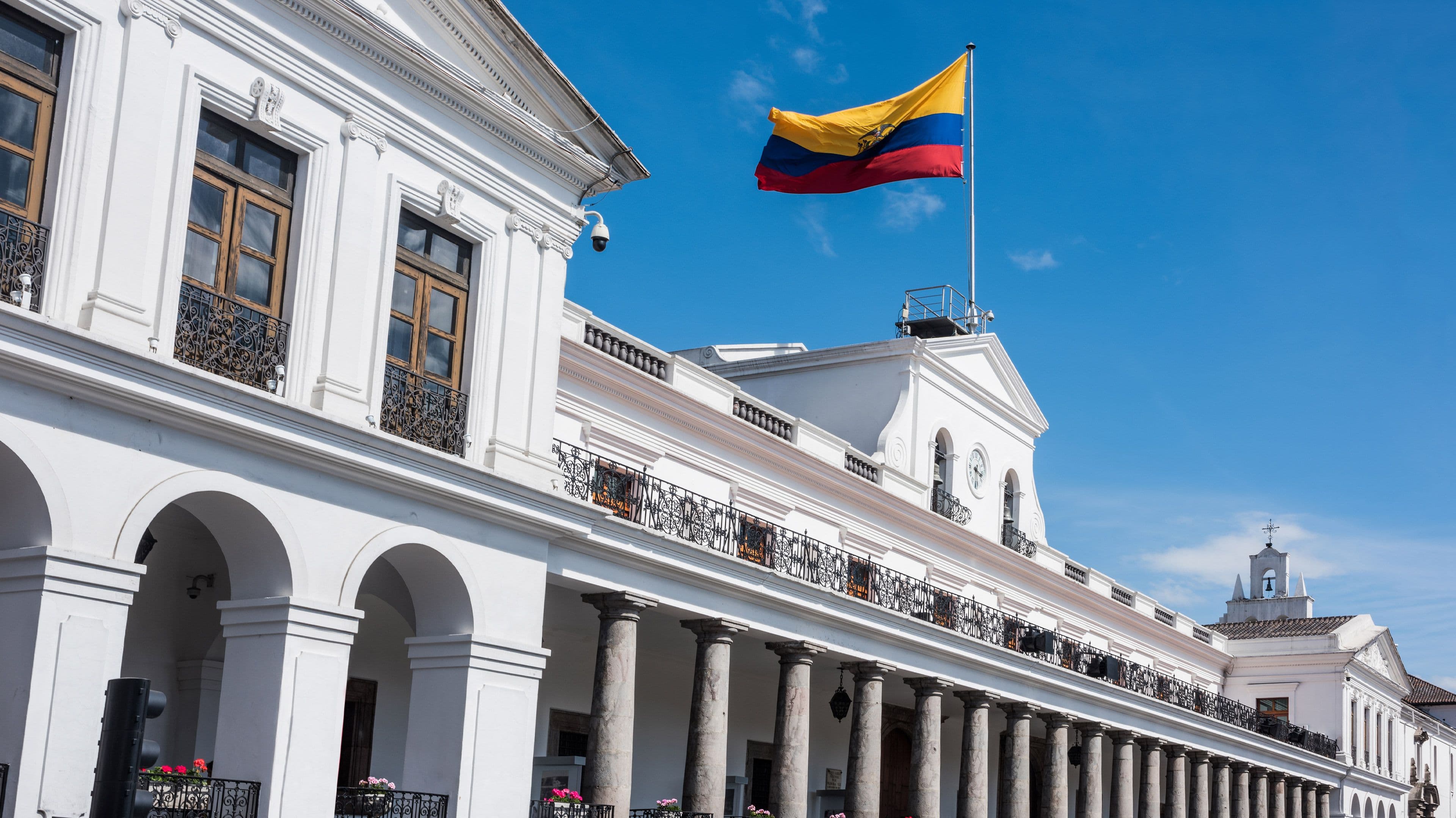 Correo institucional respecto de grave conmoción interna.